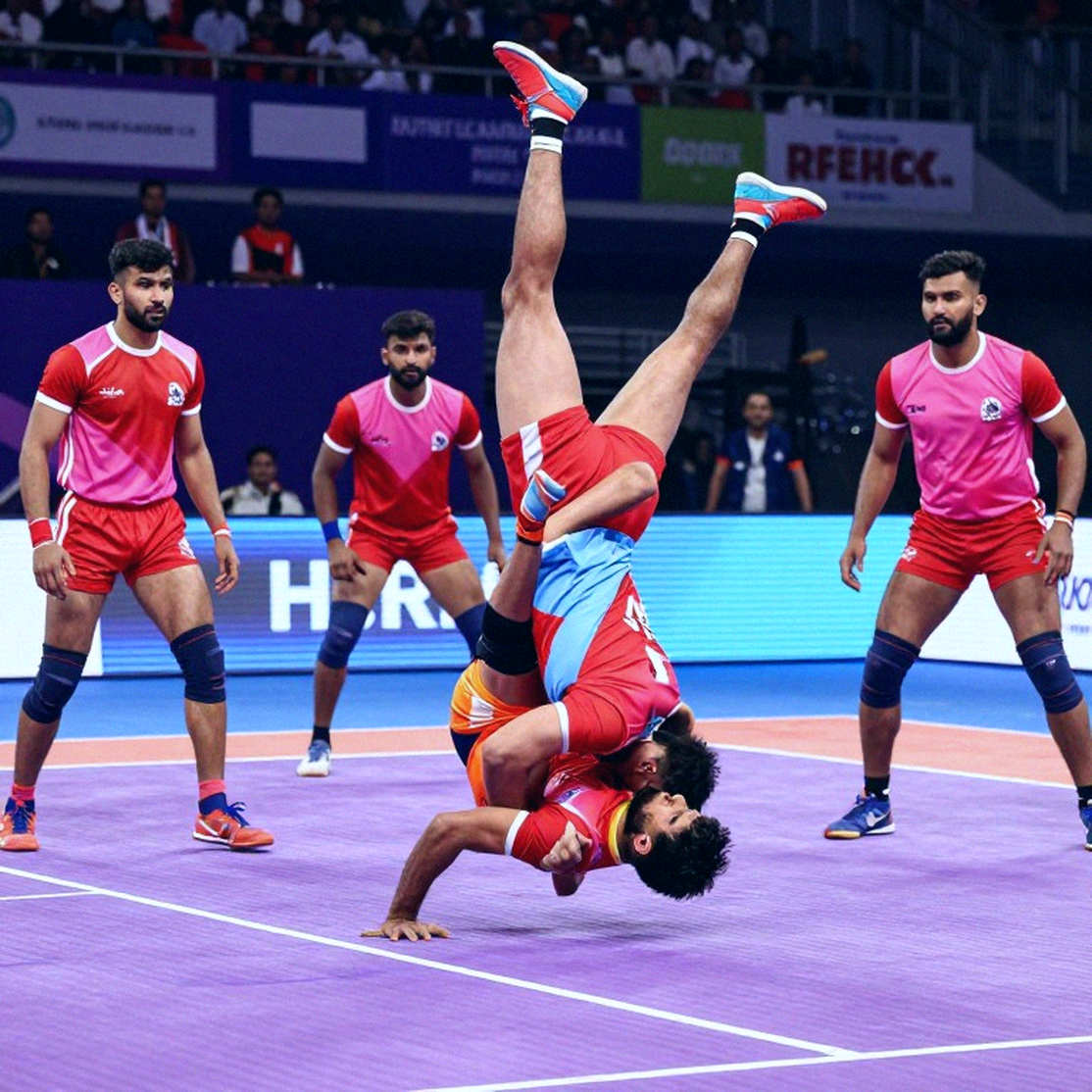 একই ম্যাট, পঁচাত্তর মিনিটের ফাঁক: এশিয়ান গেমস কাবাডি সেমিফাইনালে ভারতের 'অপরাজেয়' খাতা যা দেখায় না