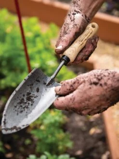Gardener's Lifetime Trowel -Garden Supply Store 8586972 3242 tif