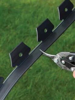 EasyFlex™ No Dig Edging, 50' 8 EasyFlex™ No Dig Edging, 50' -Garden Supply Store 8592452 002V 3 4