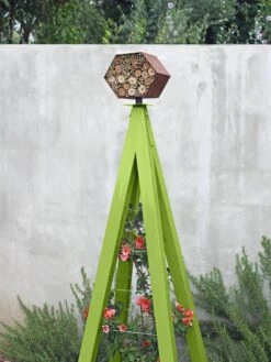 Bee Bungalow + Akoris Garden Tuteur Sr. -Garden Supply Store 8600532 05V tif