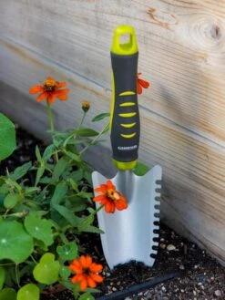Gardener's Trowel Knife -Garden Supply Store 8608660 19471 tif